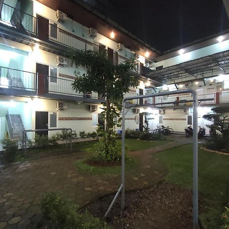 Puspiptek Residence Syariah Mitra Reddoorz Serpong Exterior photo