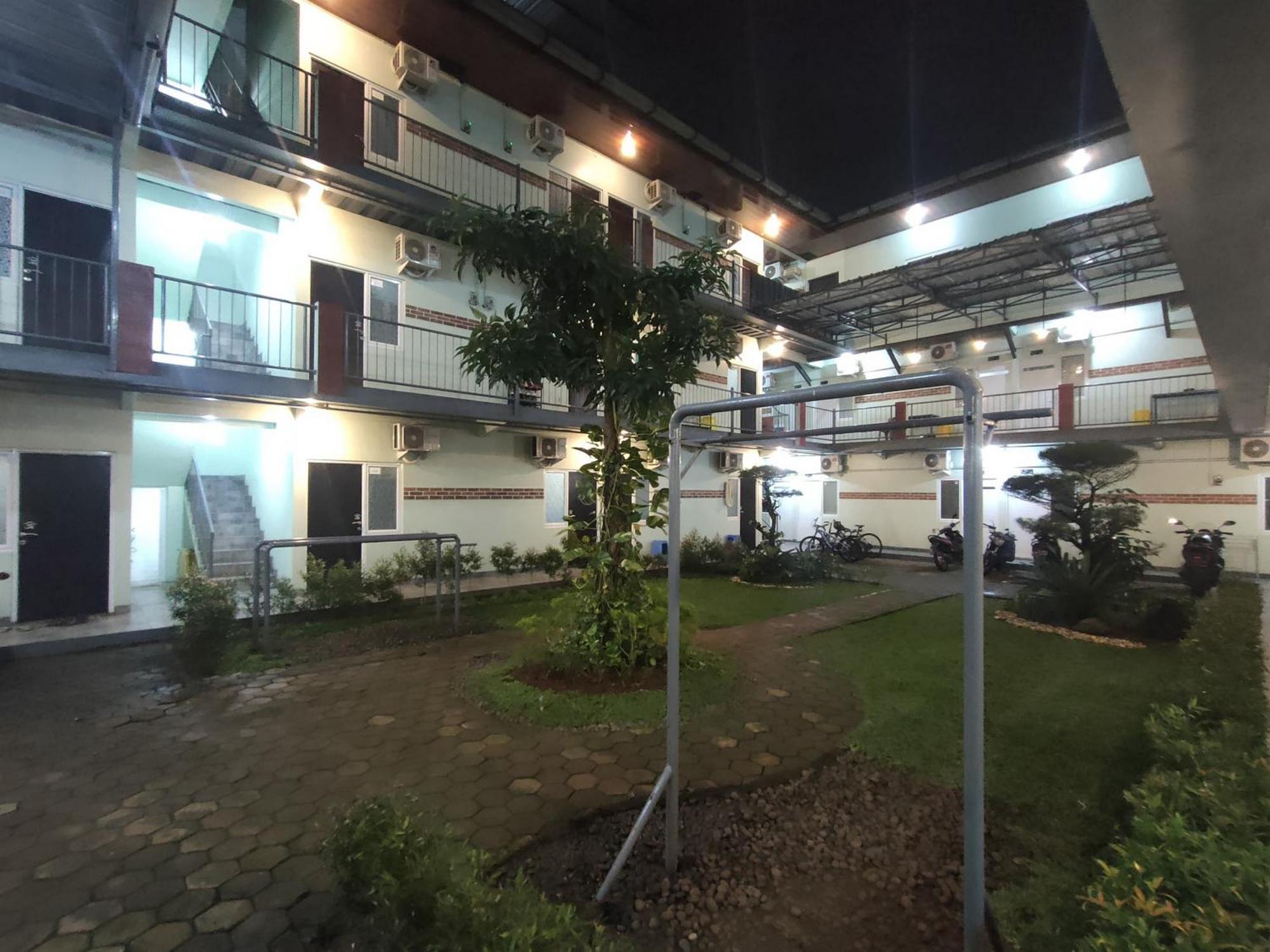 Puspiptek Residence Syariah Mitra Reddoorz Serpong Exterior photo