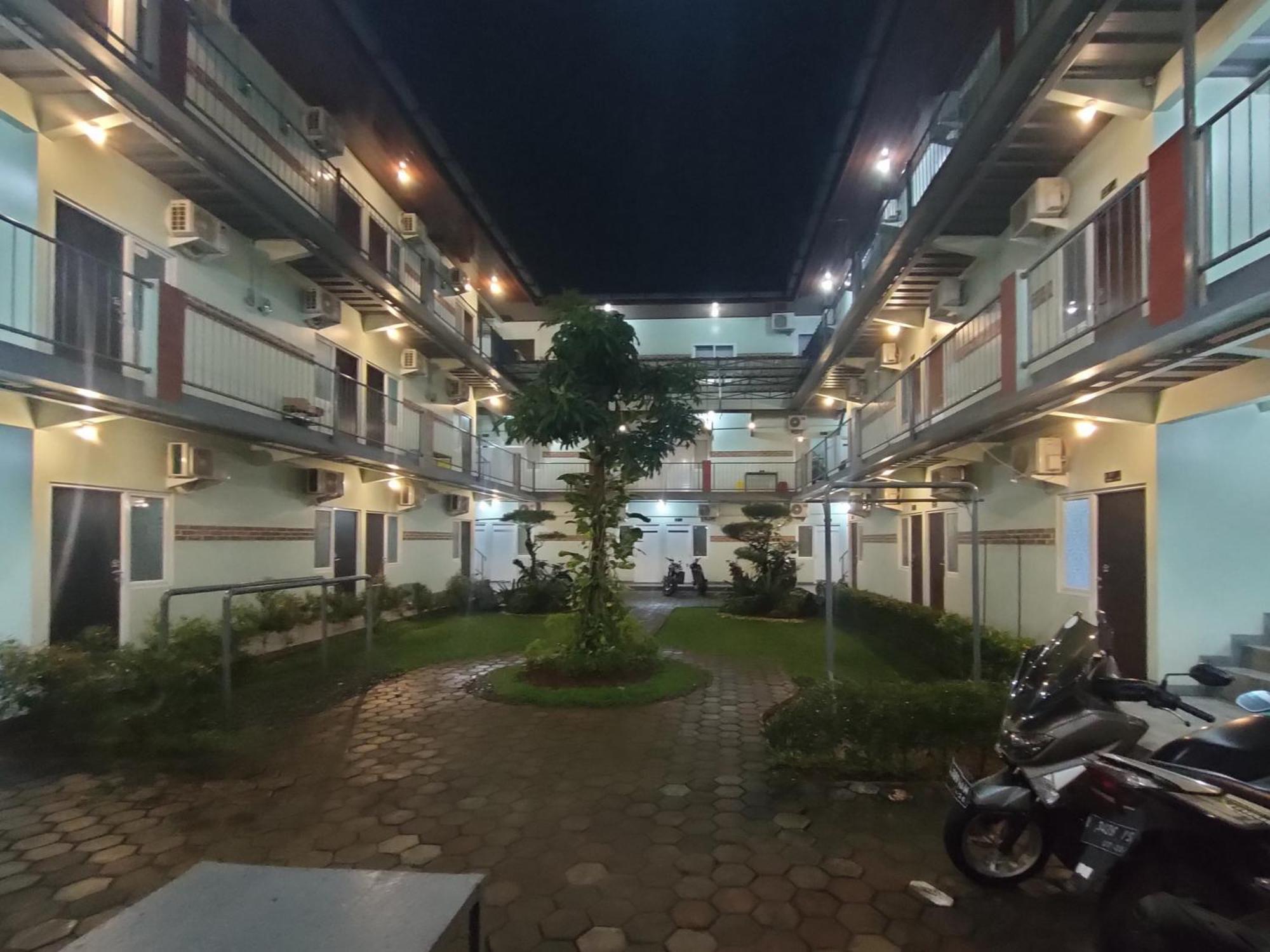 Puspiptek Residence Syariah Mitra Reddoorz Serpong Exterior photo